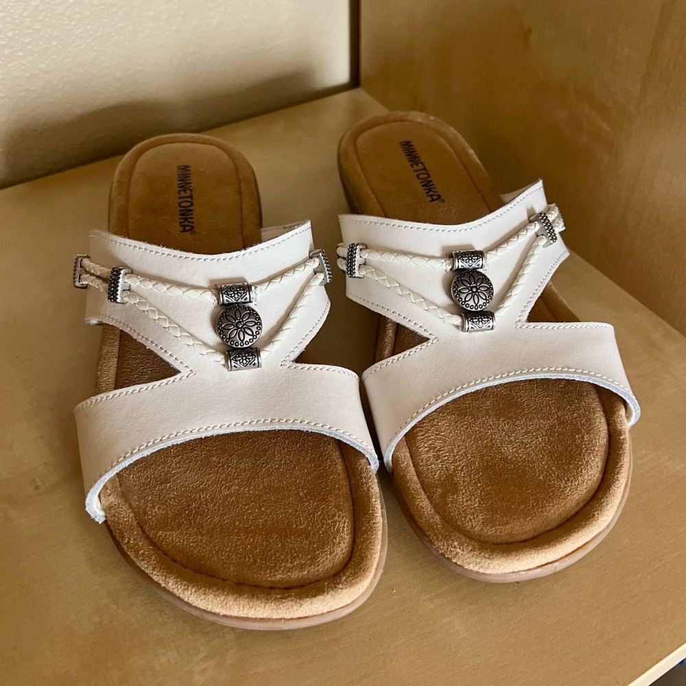 Minnetonka Women's Silverslide White Slide Sandals with Silver Metallic Accents - Picture 3 of 8
